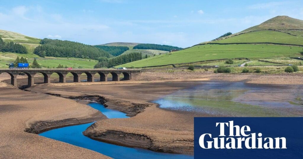 England’s reservoirs at lowest level for a decade as experts call for hosepipe bans