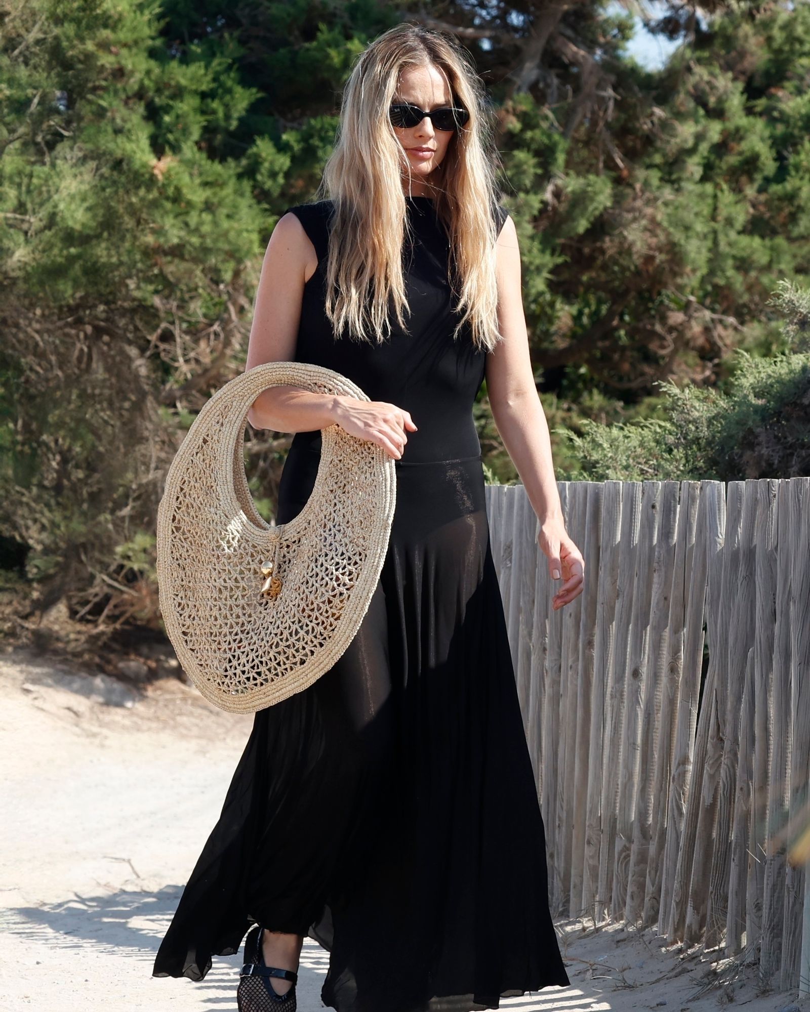 Margot Robbie enjoys lunch and boutique shopping in Ibiza with her husband and friend