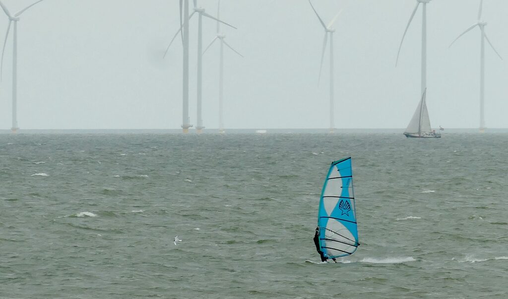 BoatBike Neth L 052425 2246e2 c Karen Rubin wind