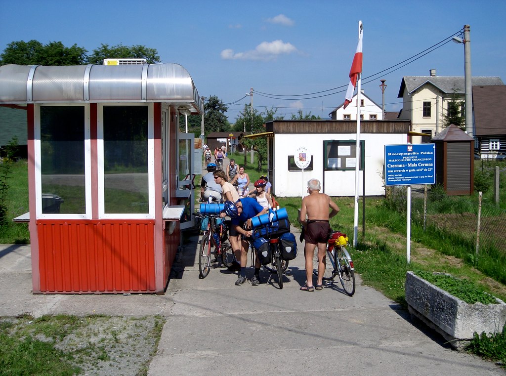 E.U. Migrant Tensions On The Rise As Poland Introduces Border Checks – The Organization for World Peace E.U. Migrant Tensions On The Rise As Poland Introduces Border Checks – The Organization for World Peace