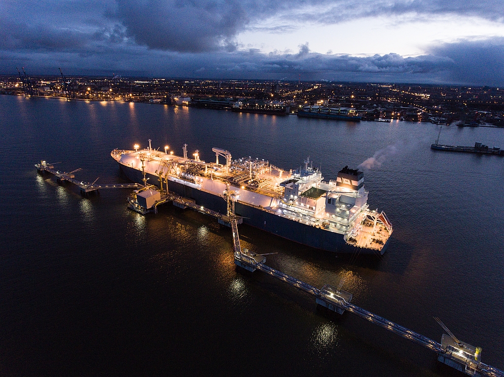 South Korea begins construction of floating LNG terminal for Poland