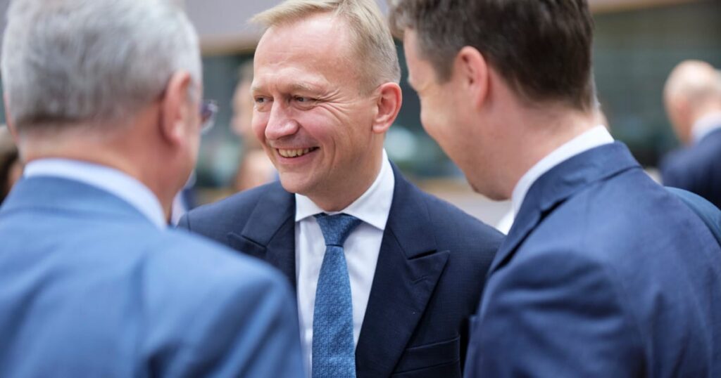 Warsaw gloats, Berlin balks as EU budget fight turns national – POLITICO