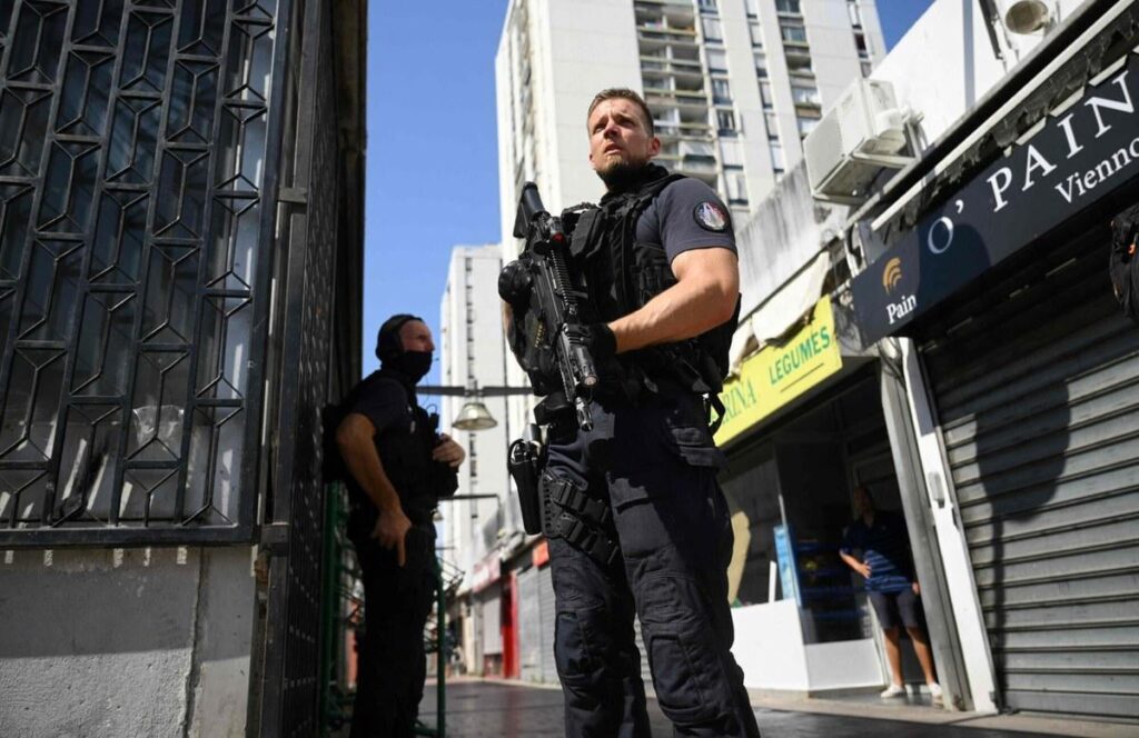 The wave of crime is growing. Police hour for minors [we Francji]
