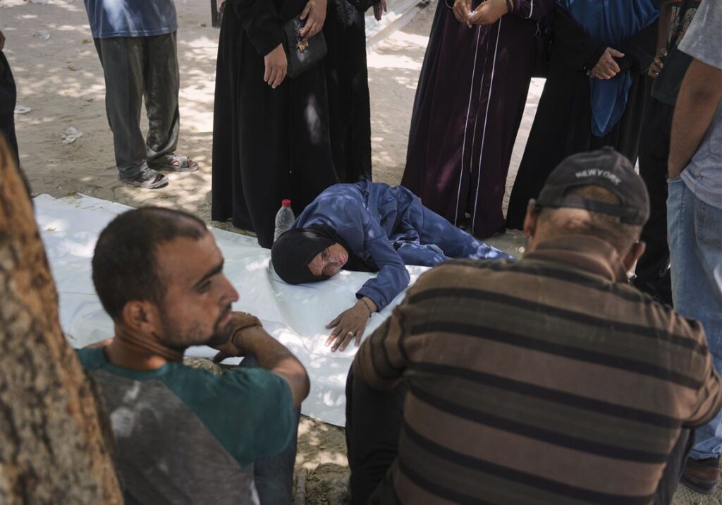 Officials say 85 Palestinians seeking aid are killed in Gaza as Israel widens evacuation orders