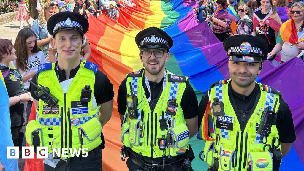 Uniformed police barred from joining Pride events