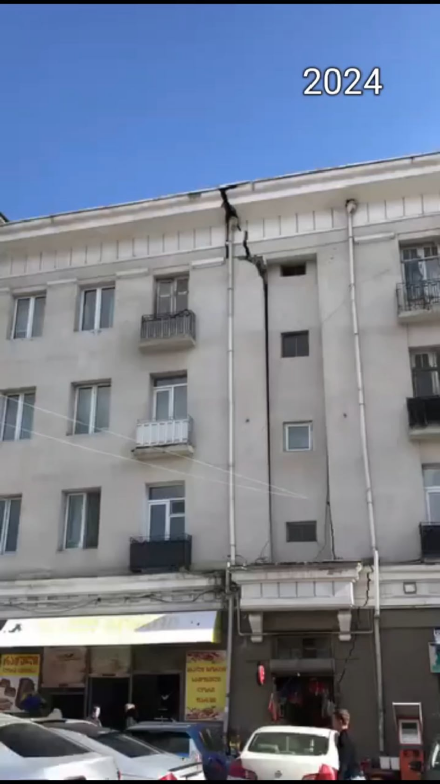 Videos taken 1 year apart - two people dead and one hospitalized after building collapse in Tbilisi