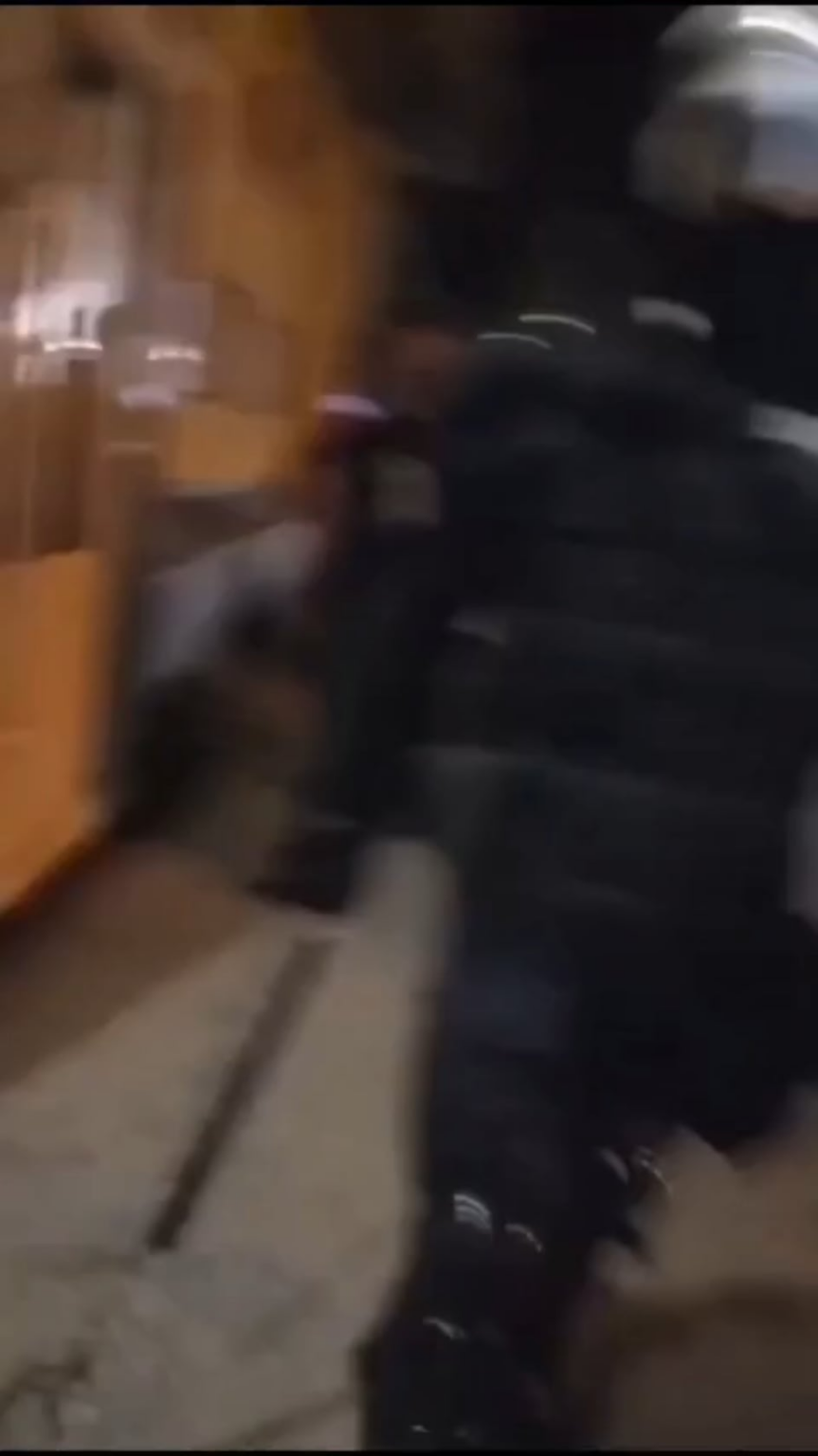 Last night, the police attacked and beat the people who returned the houses in Kraljevo. Shares further