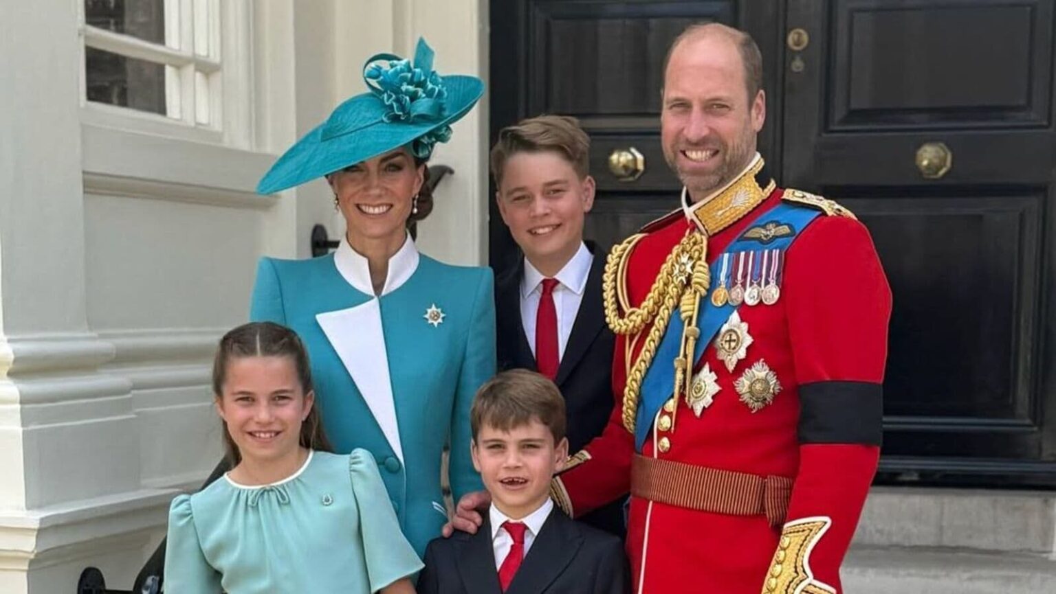 Prince William, Princess Kate holiday in Greece with family aboard Emirati Royal’s $450 million superyacht Prince William, Princess Kate holiday in Greece with their kids aboard $450 million Emirati superyacht.
