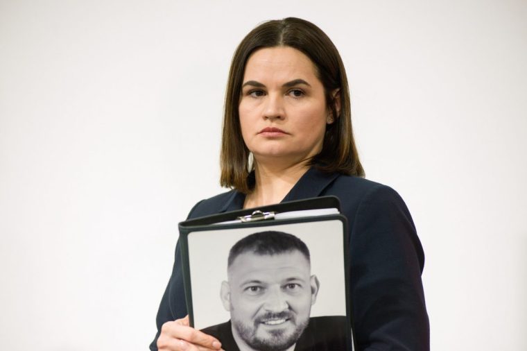 WARSAW, MASOVIAN VOIVODESHIP, POLAND - 2024/01/08: Sviatlana Tsikhanouskaya holds a portrait of her husband, Siarhei Tsikhanouski, a political prisoner, during a press conference in Belarus. The leader of the Belarusian opposition, Sviatlana Tsikhanouskaya, head of the United Transitional Cabinet of Belarus, began a three-day visit to Poland. During the evening press briefing, Tsikhanouskaya said that 2023 was a difficult year for Belarusians and 2024 will be the same. But - as she said - Belarusians survived last year and will survive this year. 