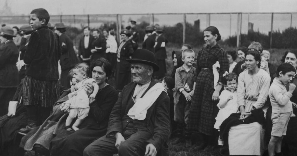 How the Irish and Italians handled emigration to the US – The Irish Times How the Irish and Italians handled emigration to the US – The Irish Times