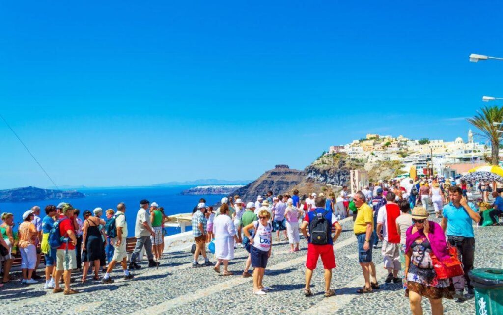 Tourist Spending in Greece Rises Sharply in Early 2025 Chinese Tourism to Greece Takes Off with New Athens–Chengdu Route