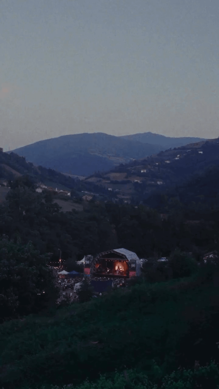 An excellent video about 'peripheral' festivals and why you have to support them. There are festivals that are worth it.