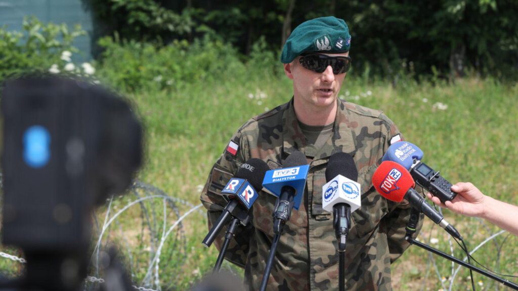 The aggressive migrant attacked the soldier. The army about the incident on the border