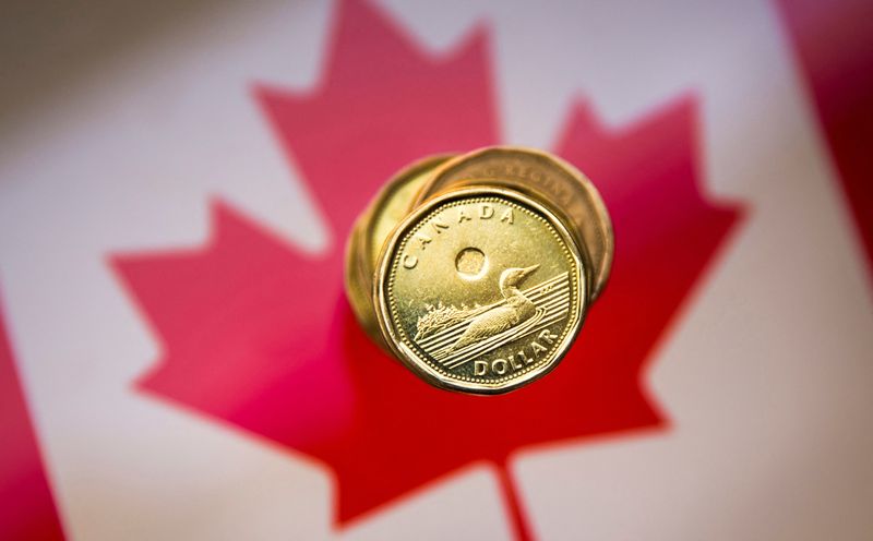 Canadian dollar pares weekly gain as downturn deepens in services economy