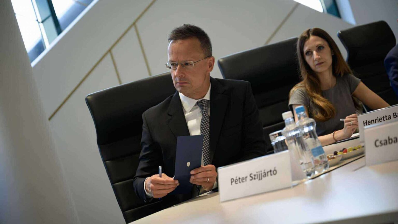 About Hungary - Foreign Minister holds talks on planned crude pipeline between Hungary and Serbia