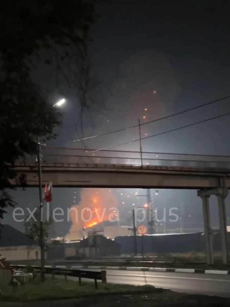 Ukrainian long-range drones hit a railway station in the village of Kamenolomni, Rostov region.