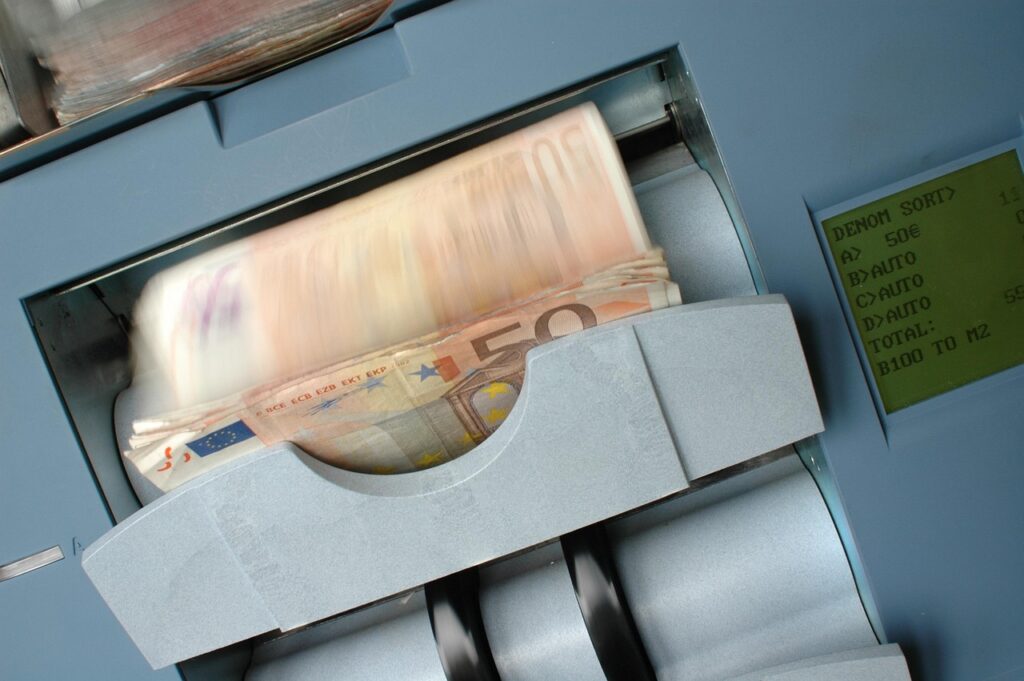 Bank Deposits in Greece Up by Nearly €5.1bn in June 2025 Bank of Greece Reports Decline in Deposits, Increase in Loans for February 2025