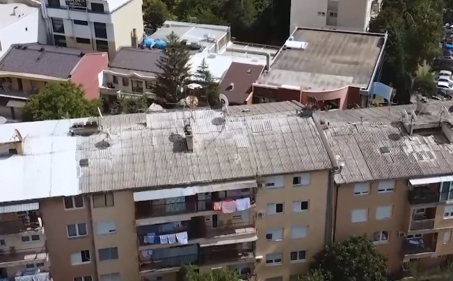 On roofs and in water pipes, asbestos endangers Kosovo citizens