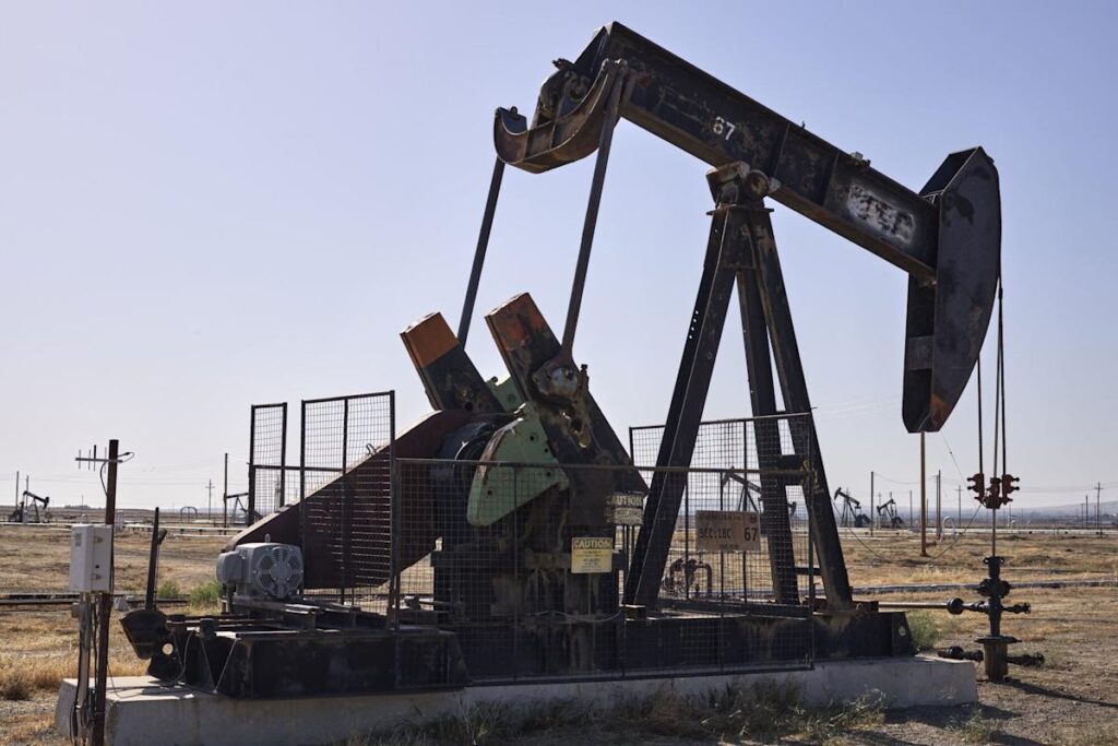 Oil Falls on Doubts Trump’s Russia Plan Will Reduce Supplies