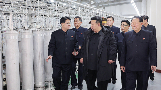 North Korean leader Kim Jong-un inspects nuclear materials facilities on Jan. 29 in this photo released by the state-run Korean Central News Agency. [YONHAP]
