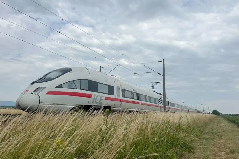 The ICE high-speed train operated by Deutsche Bahn, where a man attacked several passengers in Lower Bavaria. The suspect, who used dangerous objects during the assault, has been arrested. Ute Wessels/dpa