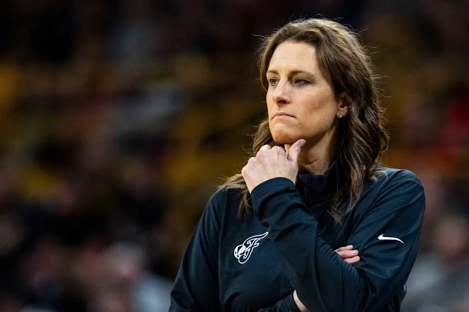 Indiana Fever head coach Stephanie White watches the action. © Grace Smith&sol;IndyStar &sol; USA TODAY NETWORK via Imagn Images