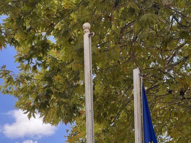 Komotini: A foreigner arrested and burned the Greek flag