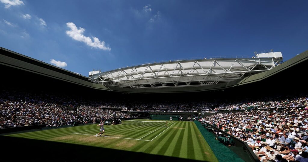 Amanda Anisimova faces Iga Swiatek in Wimbledon women’s final, playing for first time on center court Amanda Anisimova faces Iga Swiatek in Wimbledon women's final, playing for first time on center court