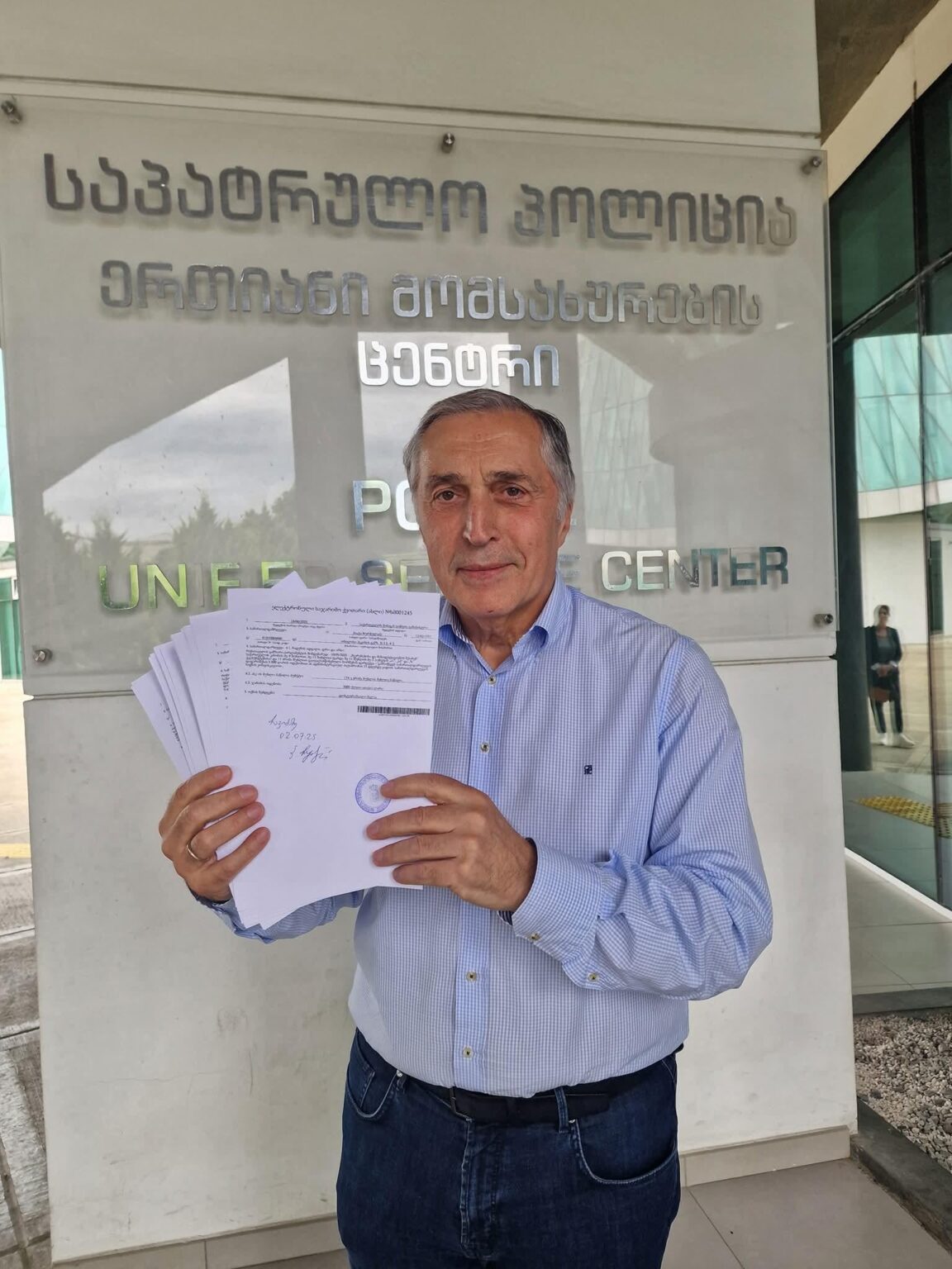 Opera icon Paata Burchuladze holding 34 fines from Georgian police for 'road blocking' during protests — about $1,900 a piece
