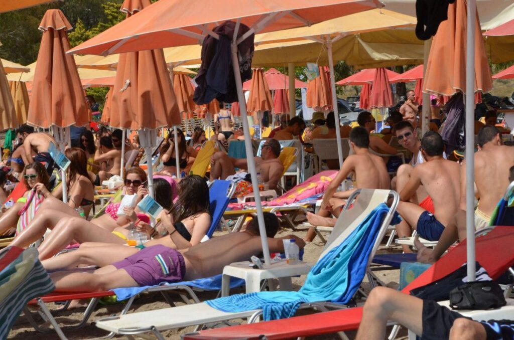 Audit Reveals Greece Failing to Tackle Illegal Beach Use MyCoast Waves of Complaints Over Beach Violations Spark National Movement
