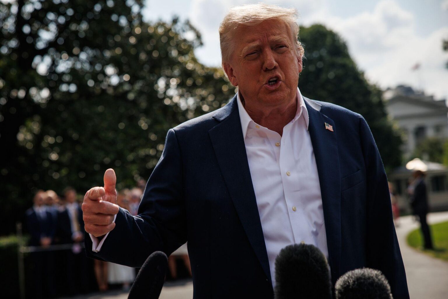Trump introduces a 30 % duties on goods from the EU and Mexico