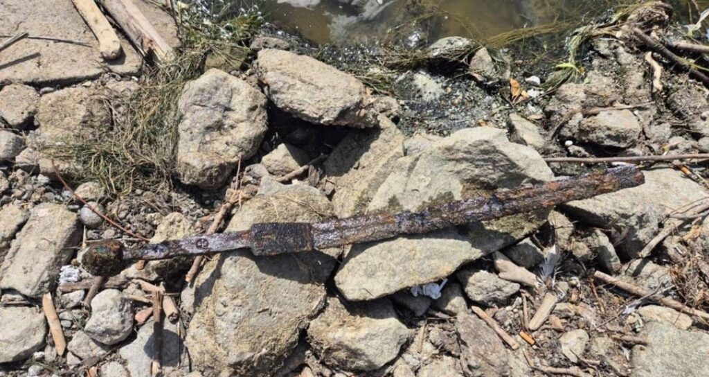 Fisherman Finds Medieval Sword In Poland’s Vistula River Fisherman Finds Medieval Sword In Poland's Vistula River
