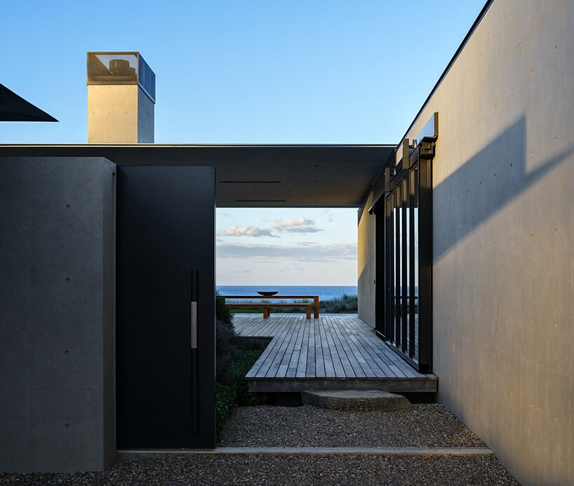 olson kundig frames new zealand coastline with modern beach house 'te whare tupu kirikiri'