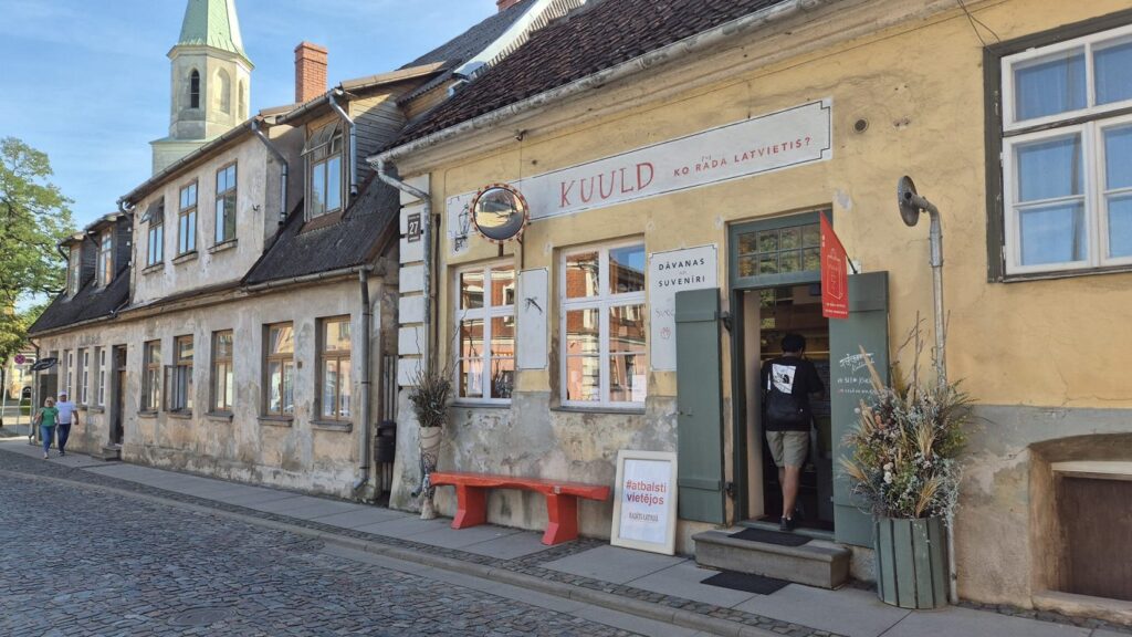 Kuldīga's tourism businesses concerned about traveller numbers / Article