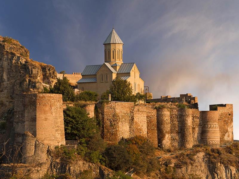 never understood why during 30 years no goverment or mayor ever renovated narikala, one of the most known landmarks in whole georgia being torned and in ruins,imagine how beautifull would it be to have fully detailed renovated fortress in a view and it wount even cost that much