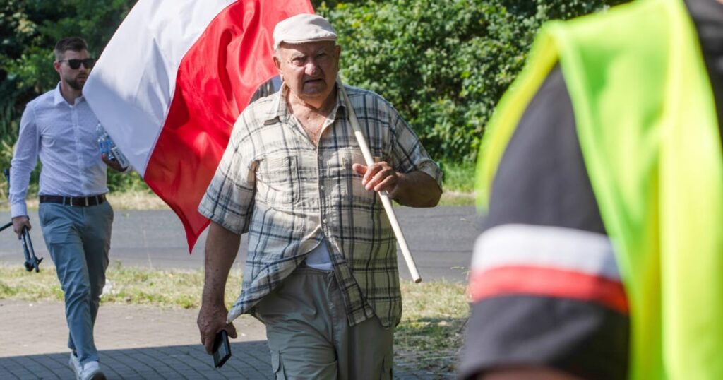 Poland’s Tusk tells far-right vigilantes on German border to go home – POLITICO