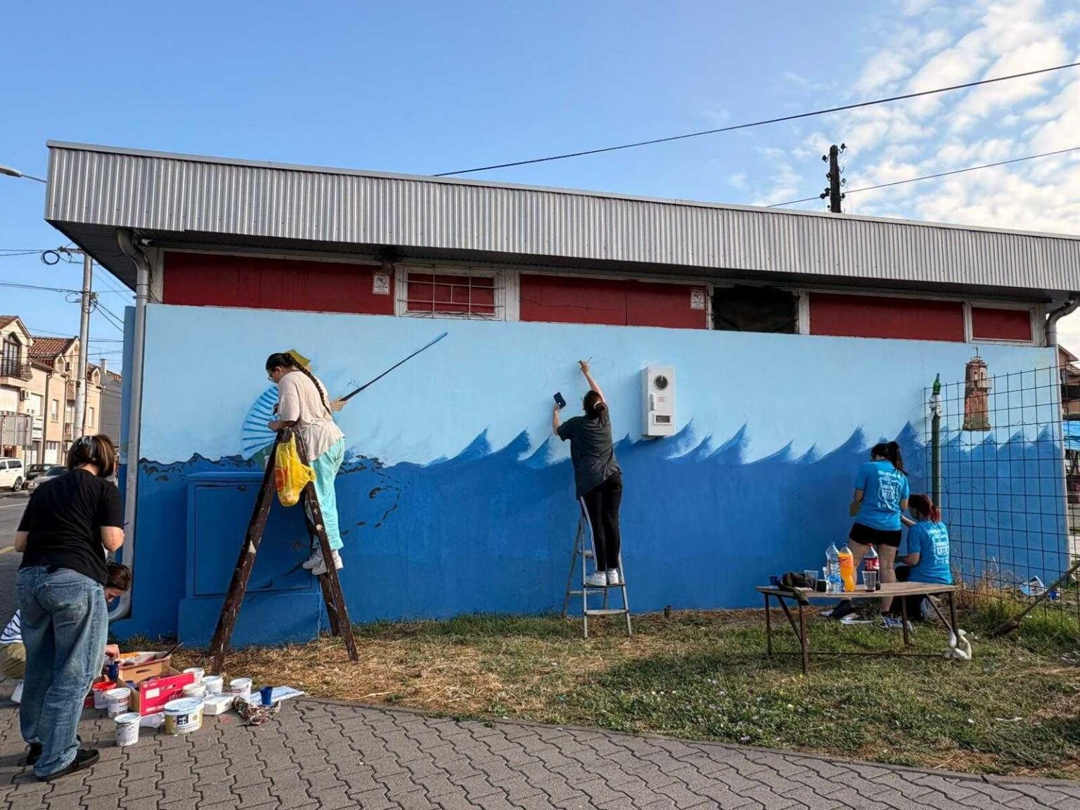 Students of artistic in action: Painting "Katić Fisher", which last week was the target of masked vandals