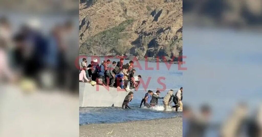 Crete: The moment of "landing" immigrants on the discs between people who bathed