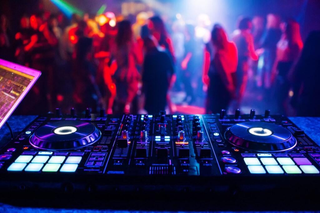 Salos in Zakynthos: Tourists did oral sex contest in common view