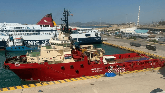 Tug Giant