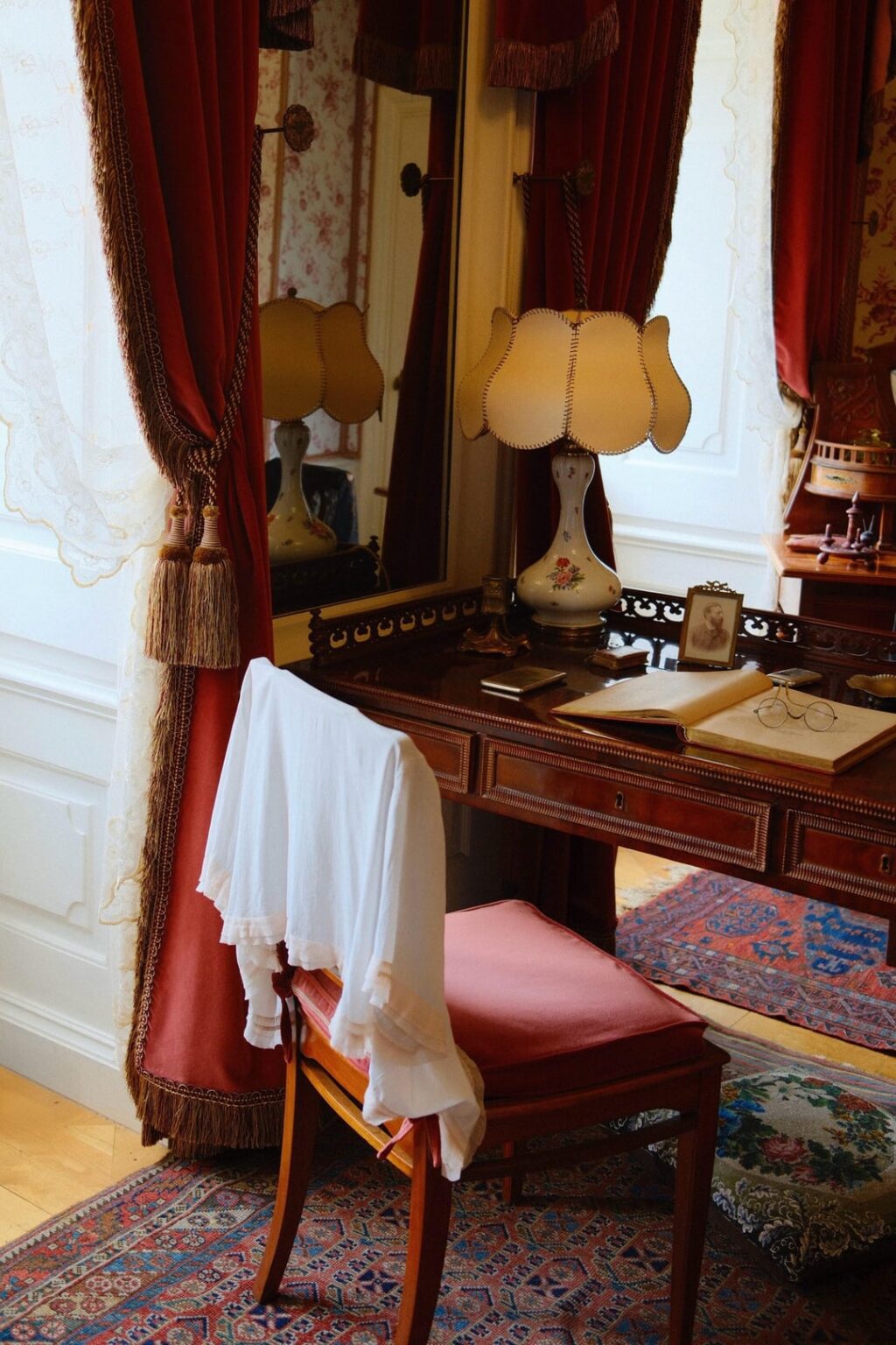 Exploring the interiors of a royal Alsace in Rogalin - Poland