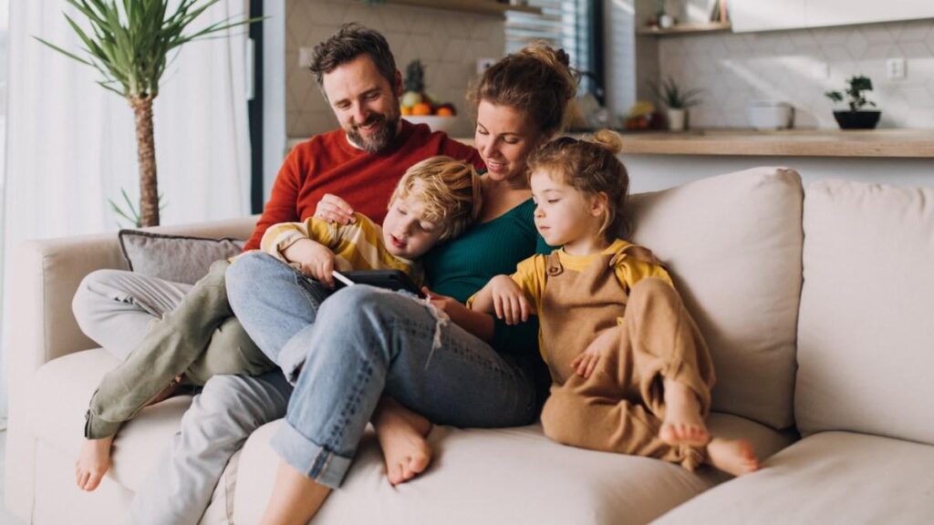 Parents happier than childless couples, but not if they start young