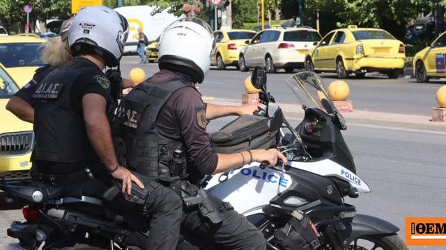 Handcuffs to Police Officers for Drugs - They were seized and sold to users, over € 5 million.