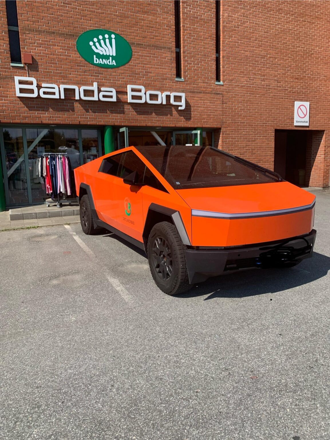 Tesla cyber truck spotted in Norway 🤢