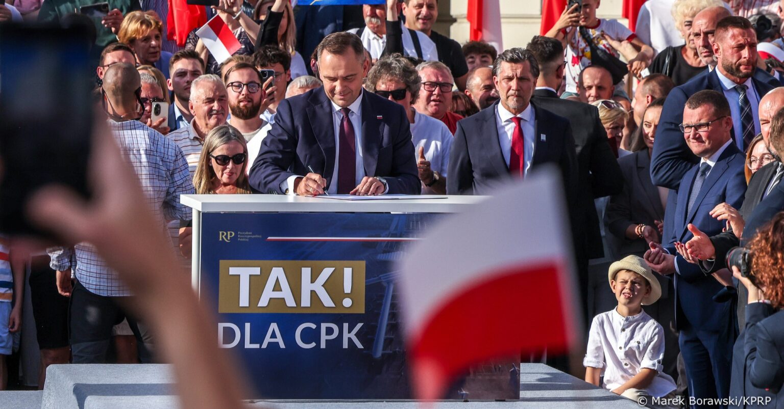 New Polish president presents “mega-airport” bill on first day in office New Polish president presents “mega-airport” bill on first day in office