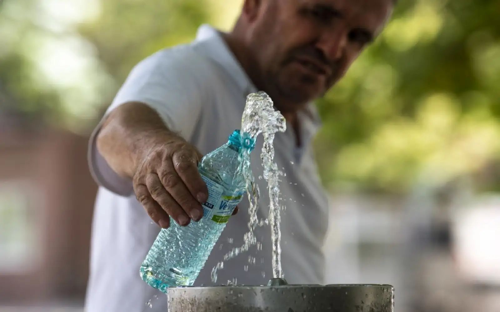 Kosovo heatwave EPA 120825
