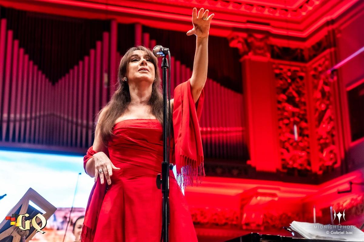 The performance features the all-female Le Muse Orchestra, known for their expressive style and cinematic precision.