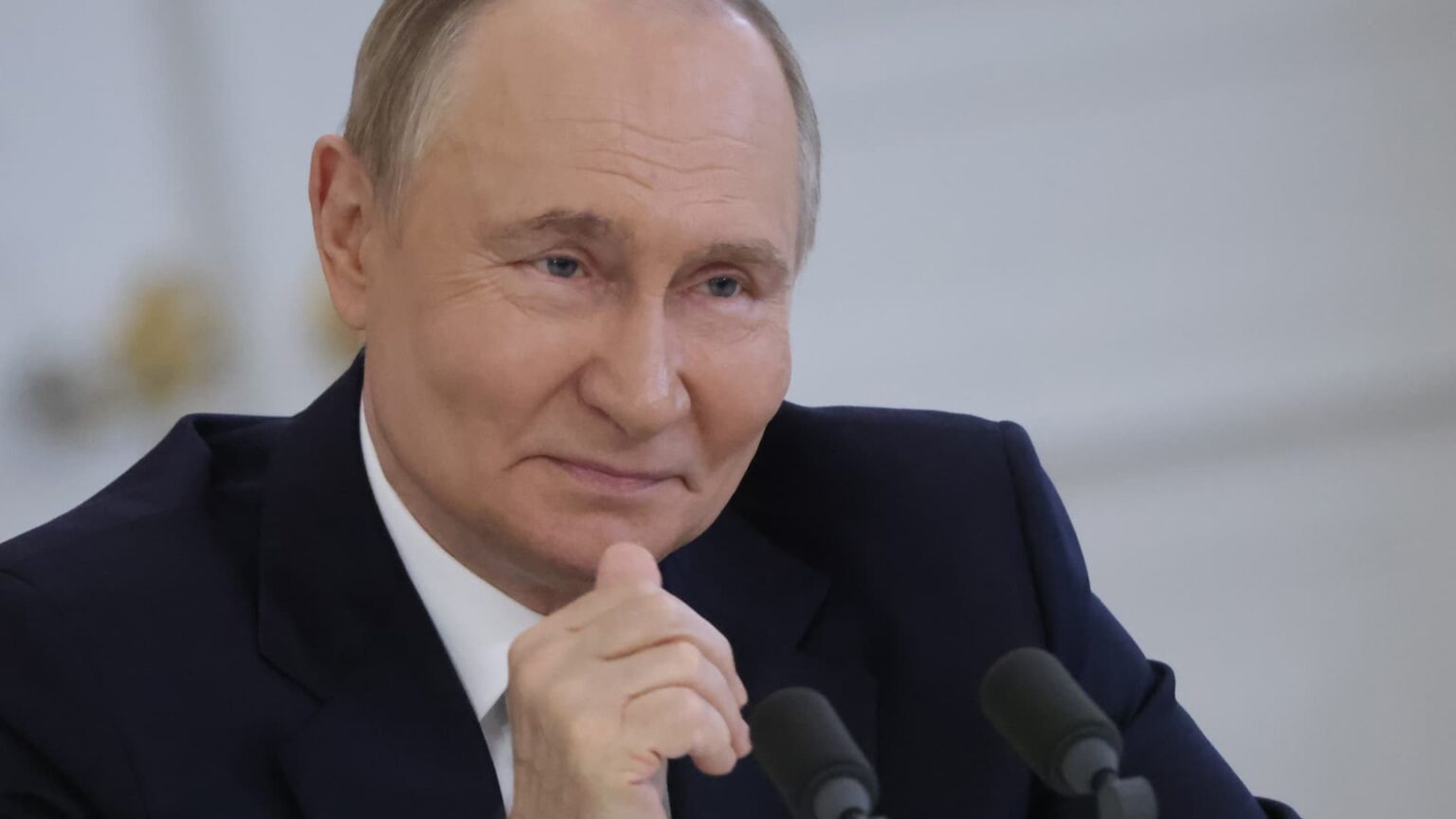 Putin wants a photo op with Trump, says EU foreign policy chief