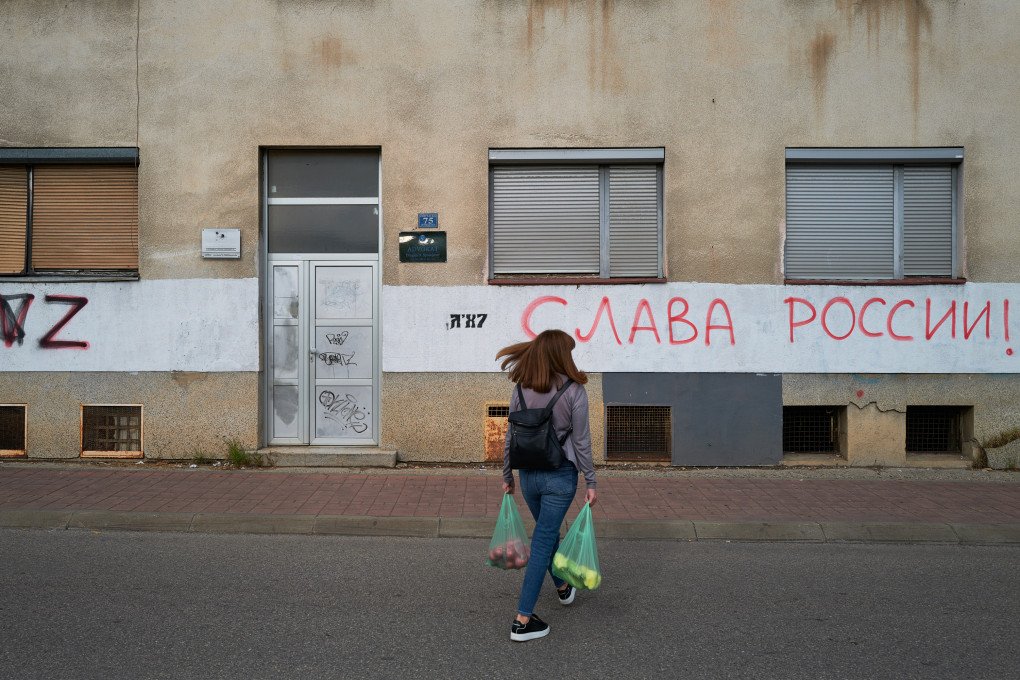 A resident walks past a graffiti reading “Glory To Russia” on September 30, 2022, in Banja Luka, Bosnia and Herzegovina. Banja Luka is a city in the Bosnian Serb entity Republika Srpska near the border with Serbia, where a majority of Bosnian Serbs live. (Source: Getty Images) (Source: Getty Images)
