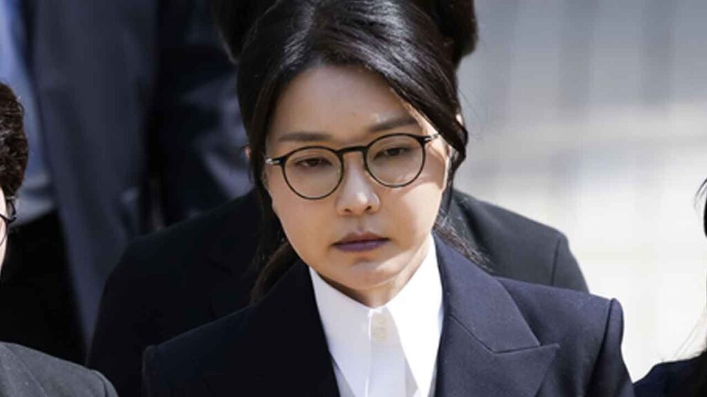 South Korea's ex-First Lady, associate to appear for special counsel questioning Monday